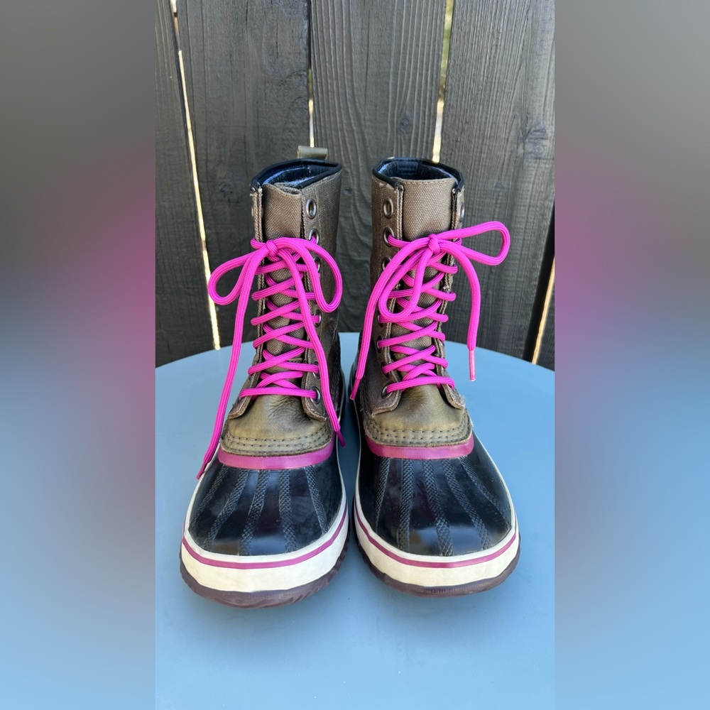 Sorel Women's Combat Boots with Pink Laces